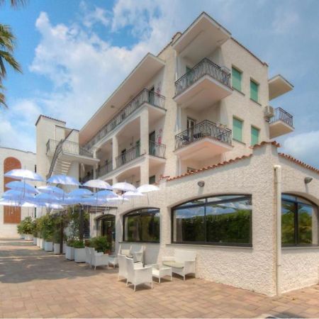 Blu Mare Apartments П'єтра-Лігуре Екстер'єр фото